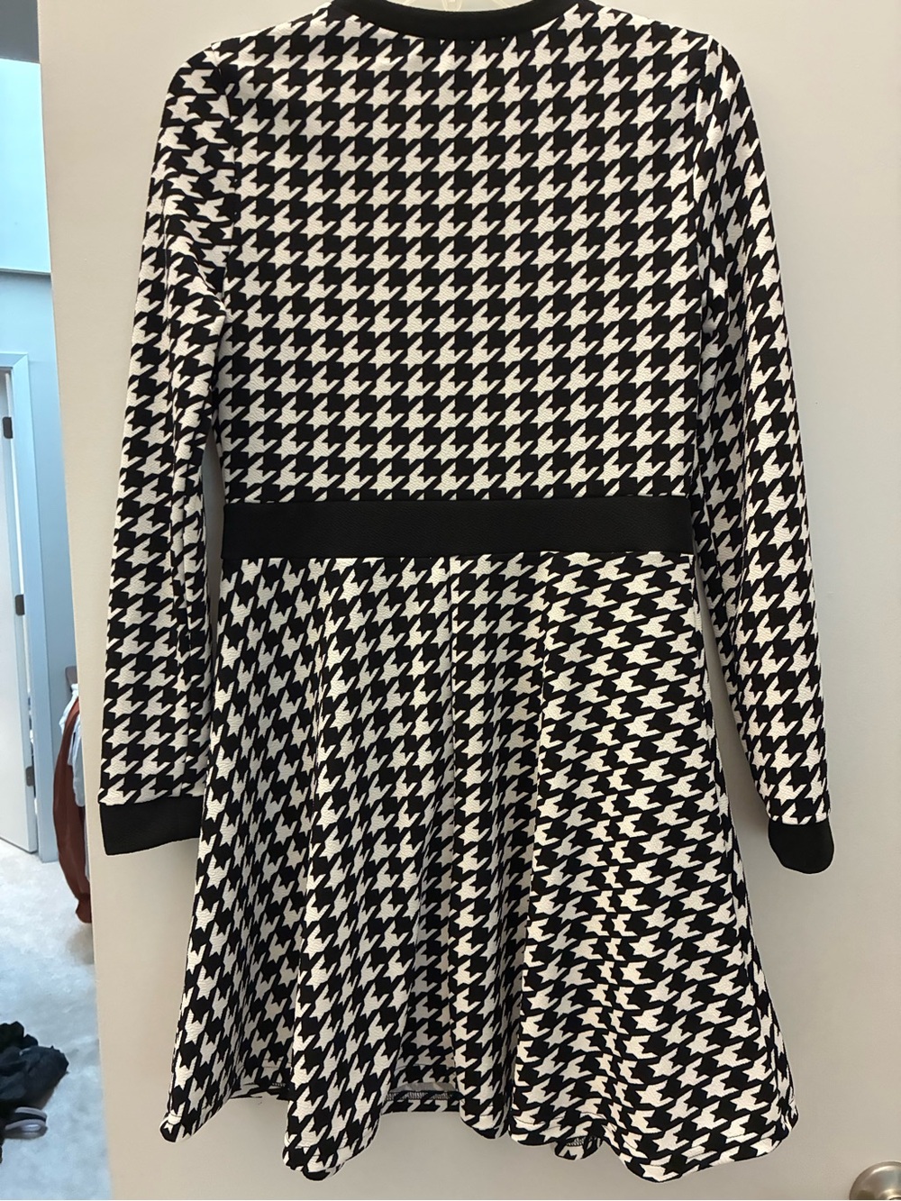 SHEIN Black and White Houndstooth Long Sleeve Dress - Picture 3 of 4